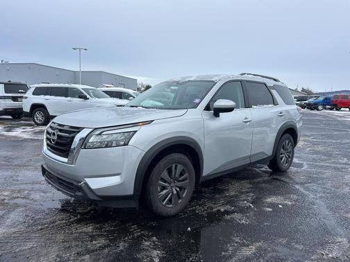 2024 Nissan Pathfinder SV 4WD
