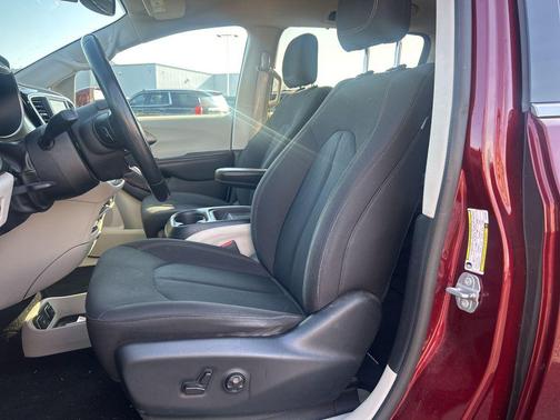 Velvet Red Pearlcoat 2020 Chrysler Pacifica Touring
