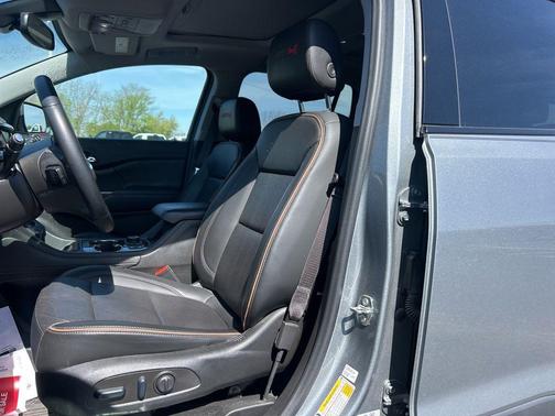 Sterling Metallic 2023 GMC Acadia AWD AT4