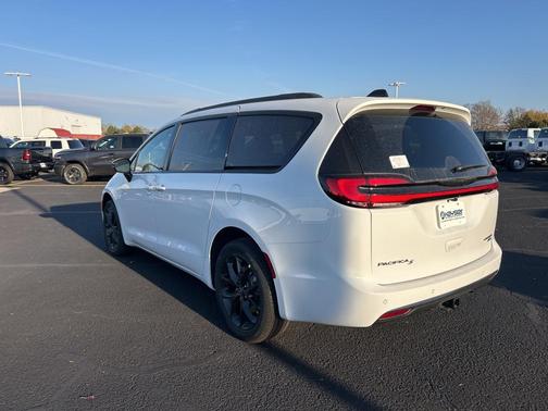 2026 Chrysler Pacifica Limited