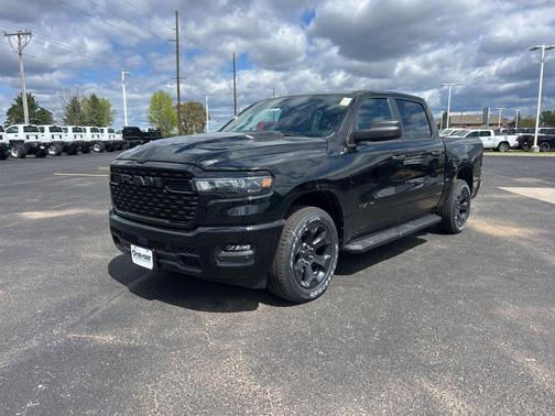 Diamond Black Crystal Pearlcoat 2026 RAM 1500 Express