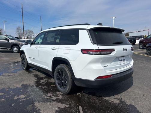 Bright White Clearcoat 2026 Jeep Grand Cherokee L Altitude