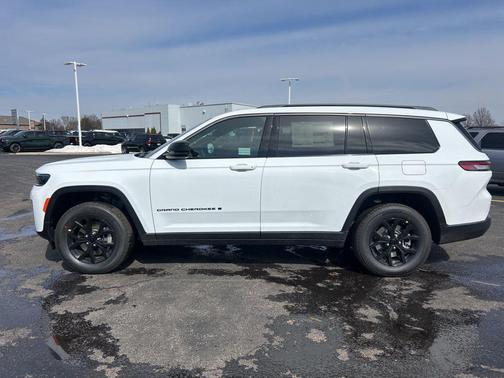 Bright White Clearcoat 2026 Jeep Grand Cherokee L Altitude