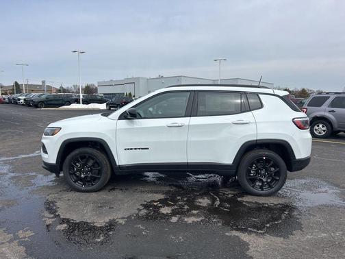 Bright White Clearcoat 2026 Jeep Compass Latitude