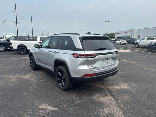 Silver Zynith 2025 Jeep Grand Cherokee Altitude
