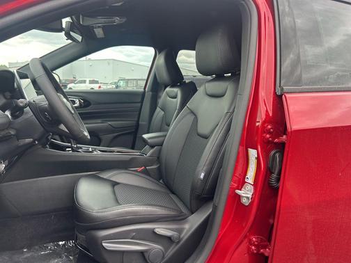 Red Hot Pearlcoat 2026 Jeep Compass Latitude