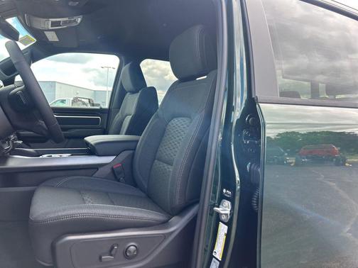Serrano Green Metallic 2026 RAM 1500 Big Horn/Lone Star
