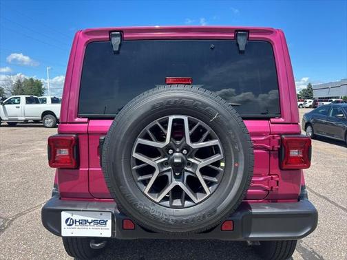 2024 Jeep Wrangler 4-Door Sahara 4x4