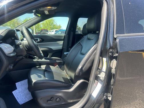 Diamond Black Crystal Pearlcoat 2024 Jeep Compass Limited