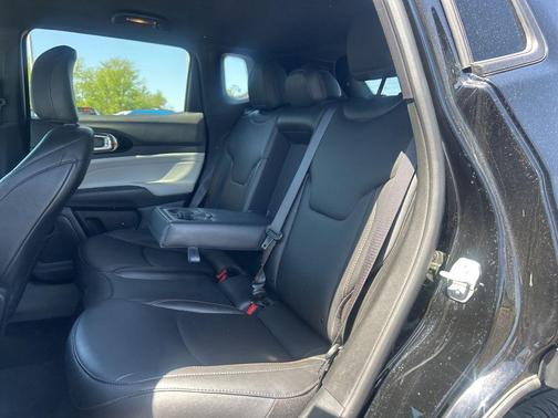 Diamond Black Crystal Pearlcoat 2024 Jeep Compass Limited