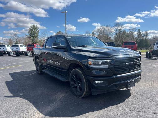 Diamond Black Crystal Pearlcoat 2022 RAM 1500 Sport