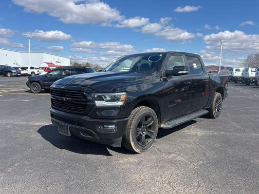 Diamond Black Crystal Pearlcoat 2022 RAM 1500 Sport