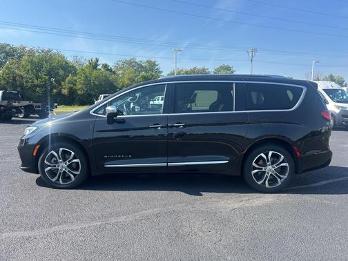 2022 Chrysler Pacifica L