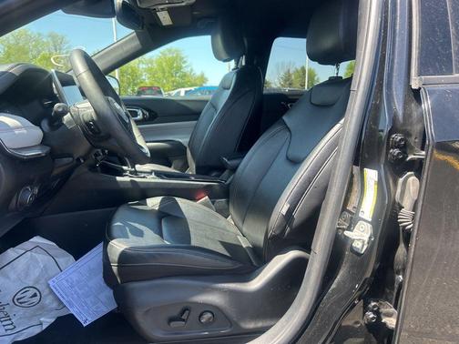 Diamond Black Crystal Pearlcoat 2024 Jeep Compass Limited