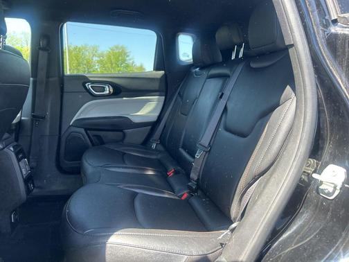 Diamond Black Crystal Pearlcoat 2024 Jeep Compass Limited