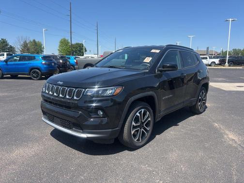 Diamond Black Crystal Pearlcoat 2024 Jeep Compass Limited