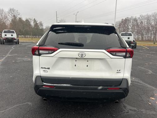 2020 Toyota RAV4 LE