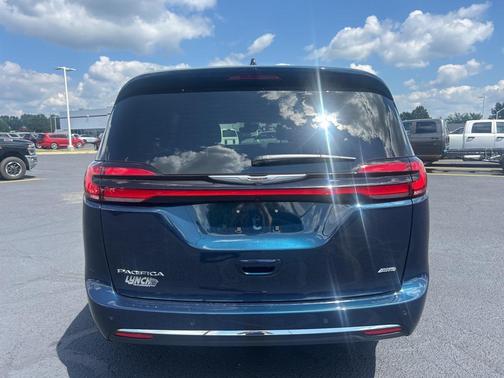 2025 Chrysler Pacifica L