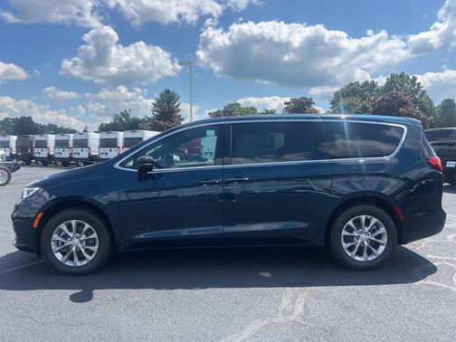 2025 Chrysler Pacifica L