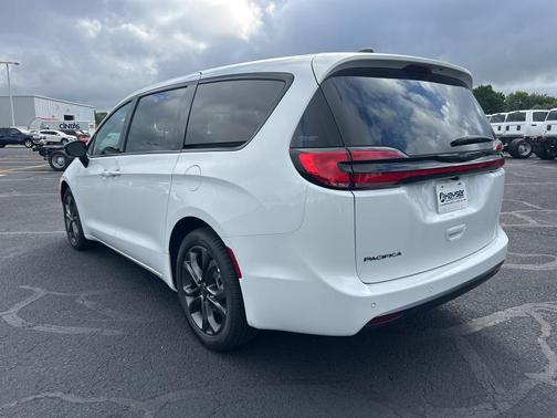 2026 Chrysler Pacifica L
