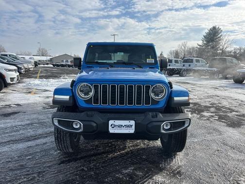 2026 Jeep Wrangler 4-Door Sahara 4x4