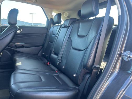 Magnetic Metallic 2020 Ford Edge Titanium