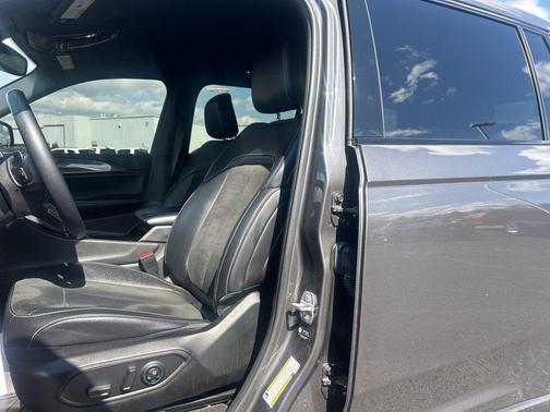 Baltic Gray Metallic Clearcoat 2021 Jeep Grand Cherokee L Altitude