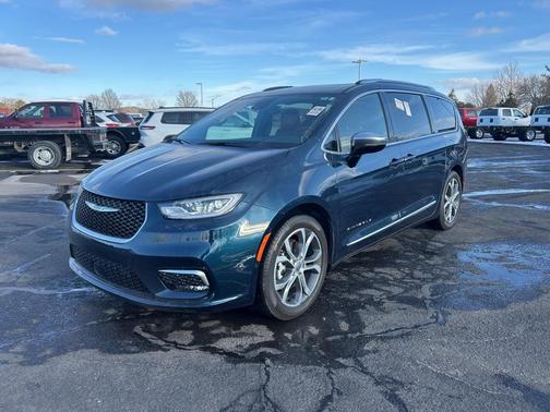 2025 Chrysler Pacifica L