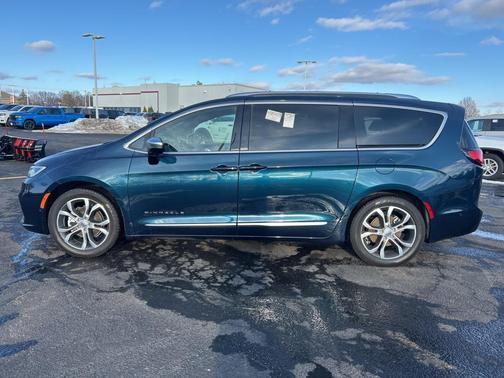 2025 Chrysler Pacifica L