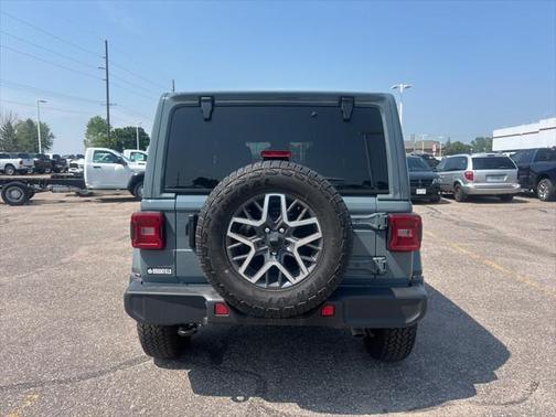 2024 Jeep Wrangler 4-Door Sahara 4x4
