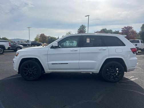 2022 Jeep Grand Cherokee Laredo