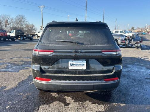 Diamond Black Crystal Pearlcoat 2026 Jeep Grand Cherokee Limited