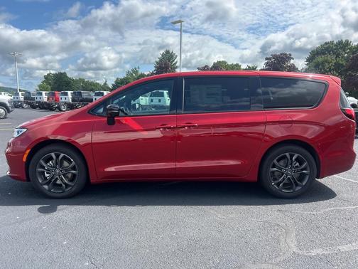 2026 Chrysler Pacifica L