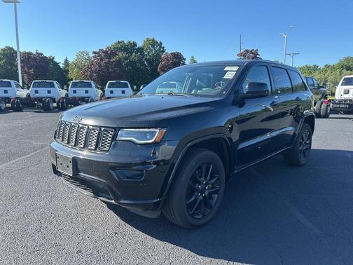 2022 Jeep Grand Cherokee Laredo