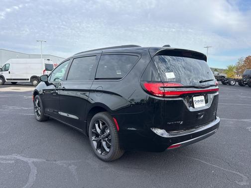 2026 Chrysler Pacifica Limited