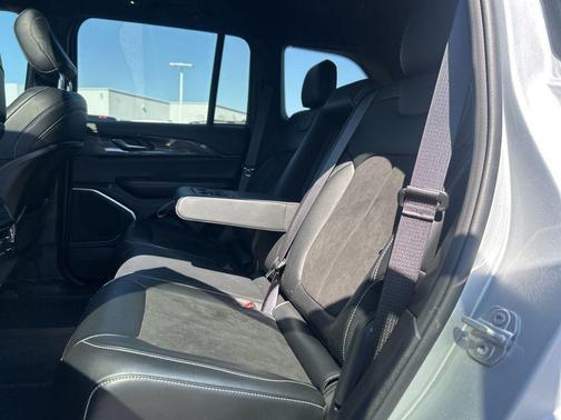 Silver Zynith 2022 Jeep Grand Cherokee Altitude