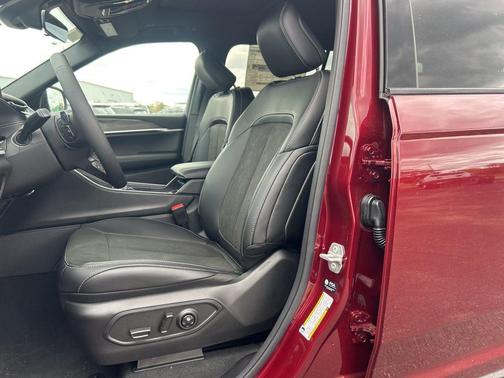 Velvet Red Pearlcoat 2026 Jeep Grand Cherokee L Altitude