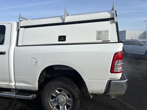 2022 RAM 2500 Tradesman Crew Cab 4x4 6'4' Box