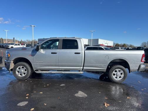 2024 RAM 2500 Big Horn Crew Cab 4x4 8' Box