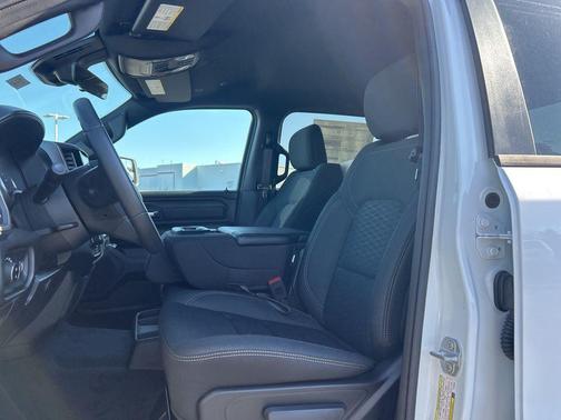 Bright White Clearcoat 2026 RAM 1500 Warlock Crew Cab 4x4 5'7' Box