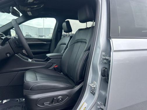 Silver Zynith 2026 Jeep Grand Cherokee L Limited