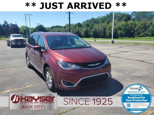 Photo 1 of 8 of 2020 Chrysler Pacifica Touring-L