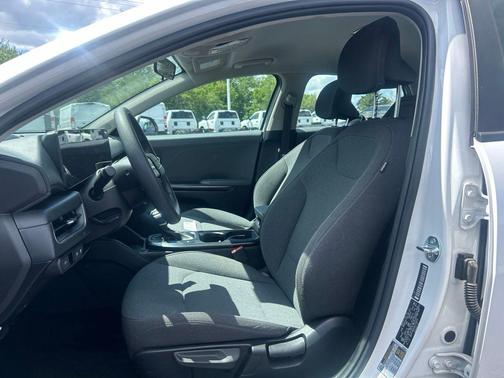 Snow White Pearl 2025 Kia K4 LXS