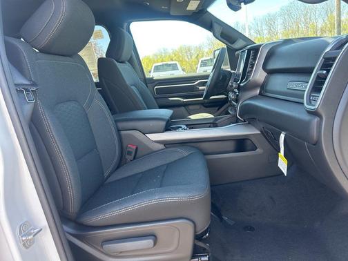 Bright White Clearcoat 2026 RAM 1500 Big Horn/Lone Star