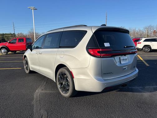 2026 Chrysler Pacifica Limited