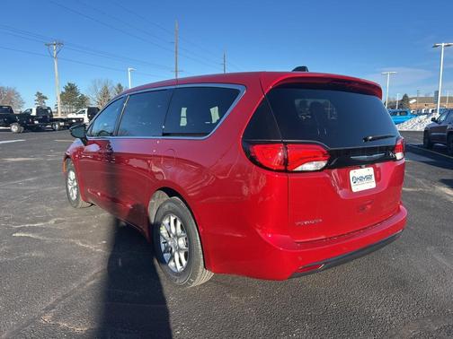 2026 Chrysler Voyager LX