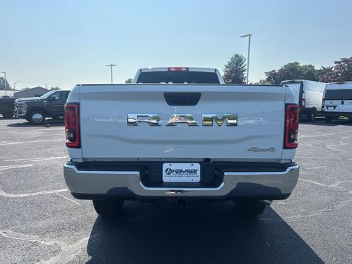2025 RAM 2500 Tradesman Crew Cab 4x4 8' Box