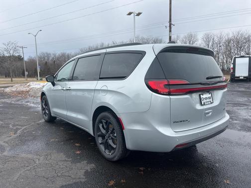 2026 Chrysler Pacifica L