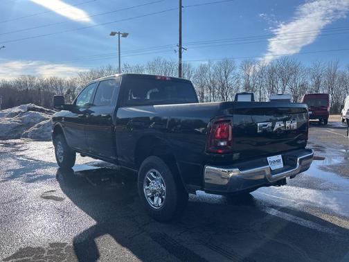 2025 RAM 2500 Tradesman Crew Cab 4x4 6'4' Box
