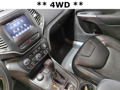 Diamond Black Crystal Pearlcoat 2019 Jeep Cherokee Latitude Plus